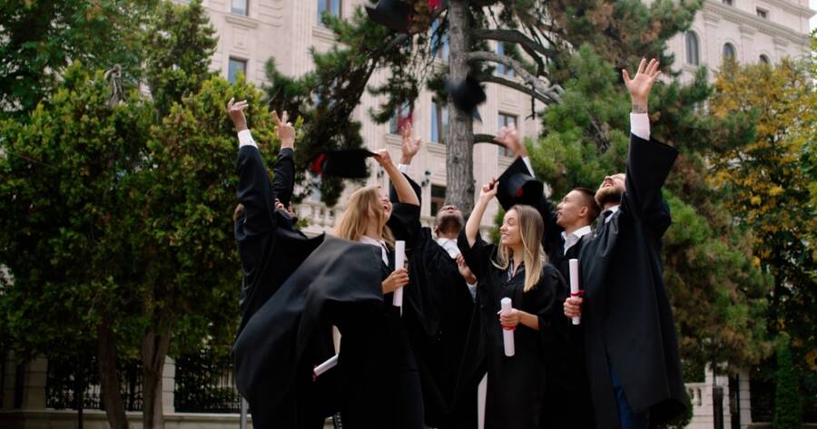 Understanding Scholarships and Funding For Further Education